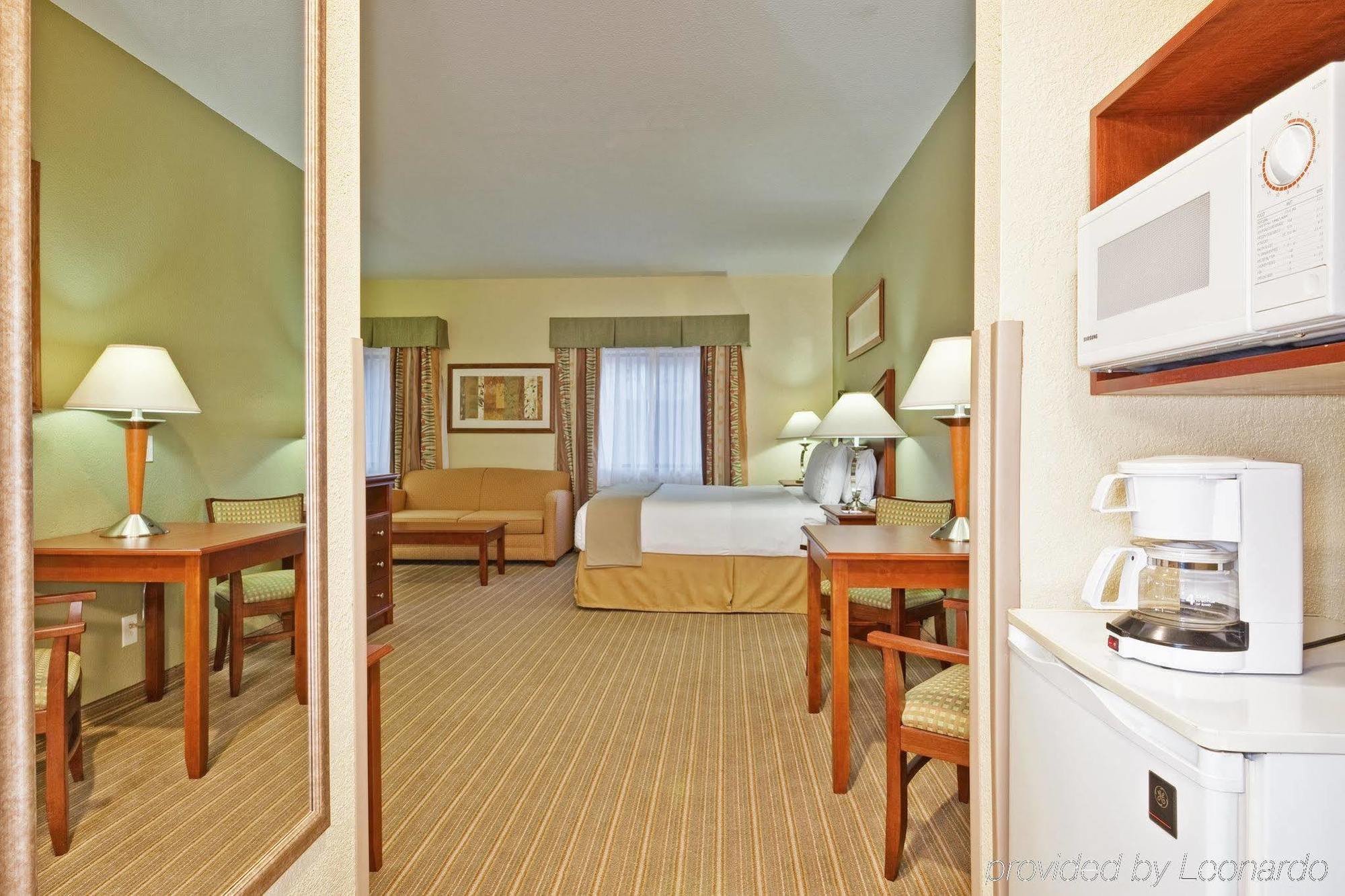 Holiday Inn Express Winfield - Teays Valley Hurricane Room photo