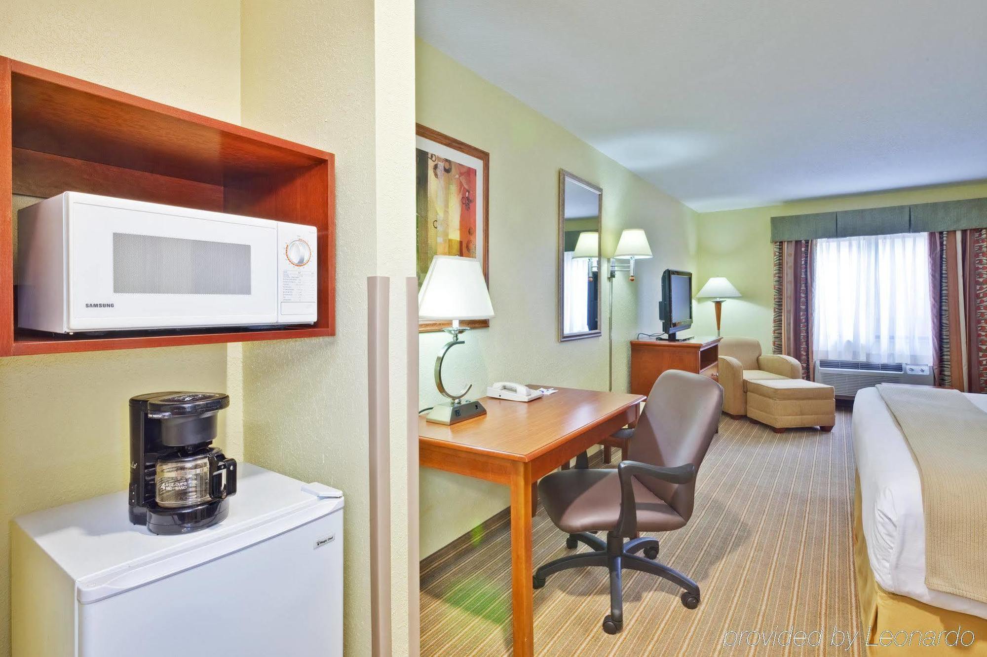 Holiday Inn Express Winfield - Teays Valley Hurricane Exterior photo