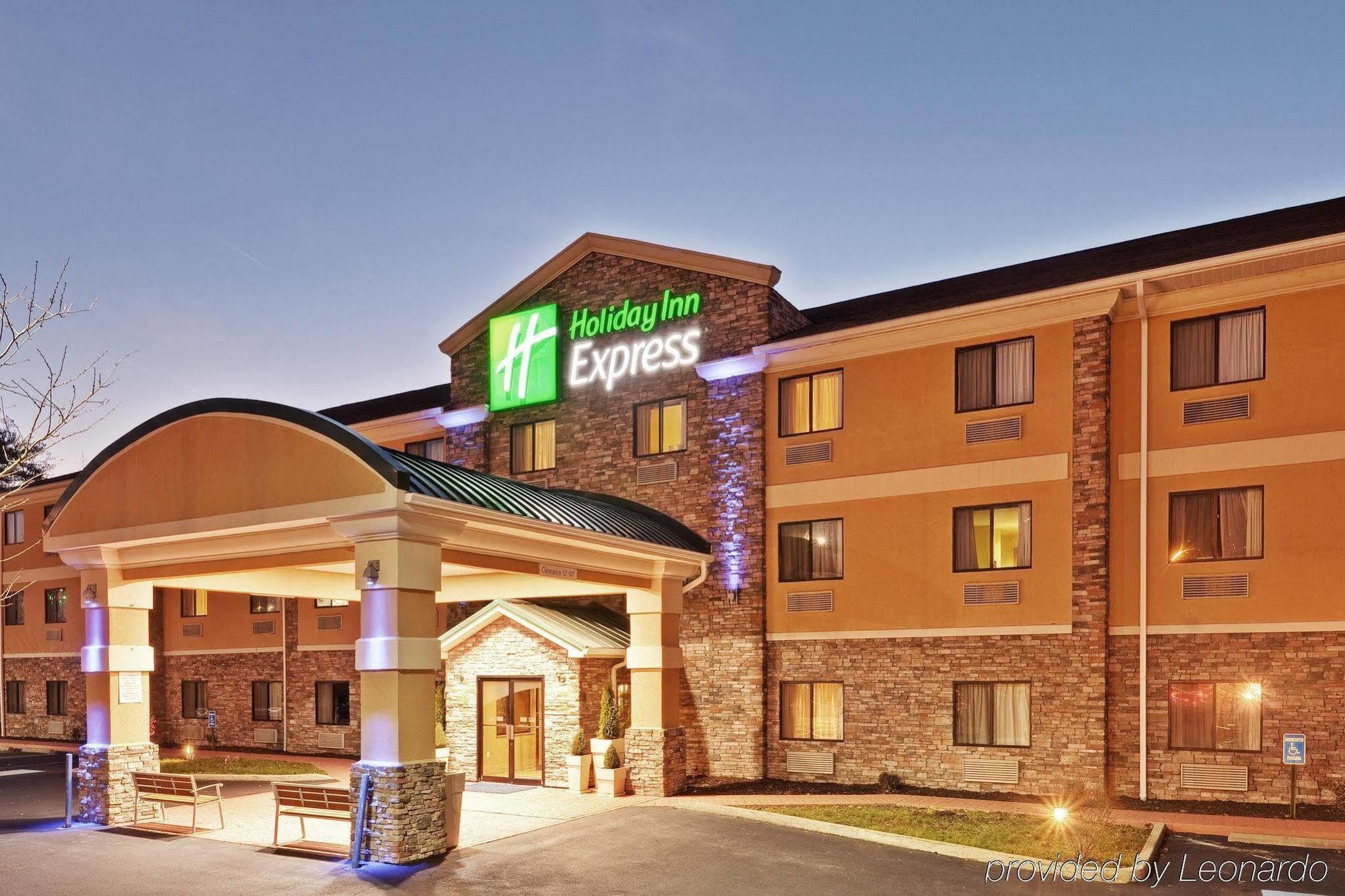 Holiday Inn Express Winfield - Teays Valley Hurricane Exterior photo